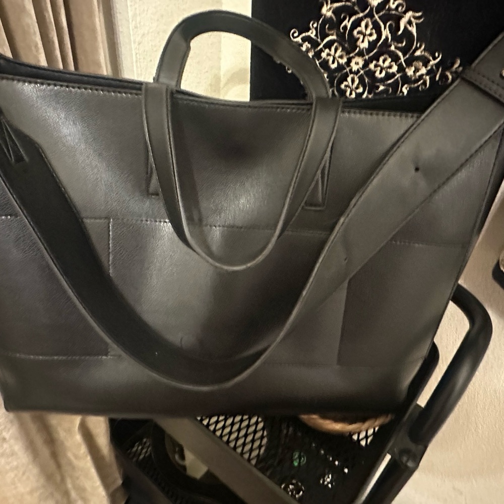 REDUCED!!!Calpak Black laptop/work bag. Great condition! 16”